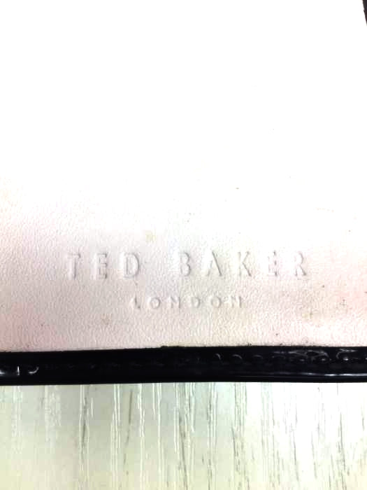 TED BAKER(テッドベーカー)がま口長財布