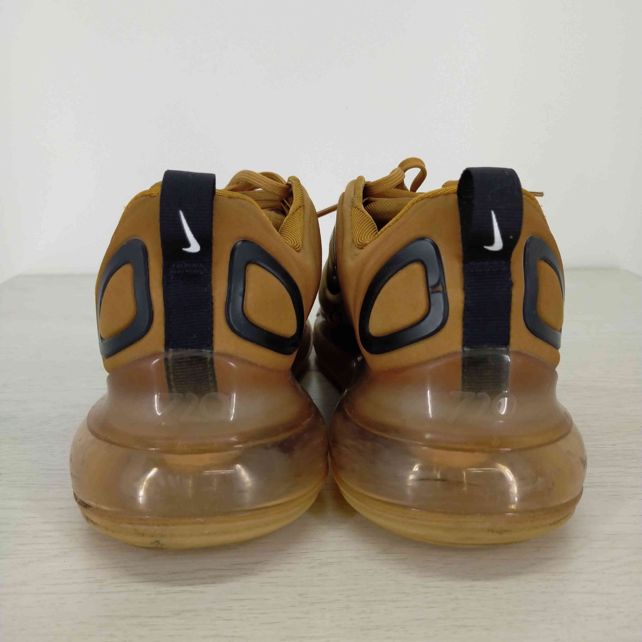 NIKE(ナイキ)Air Max 720 A02924-700 Gold Lace Up Low