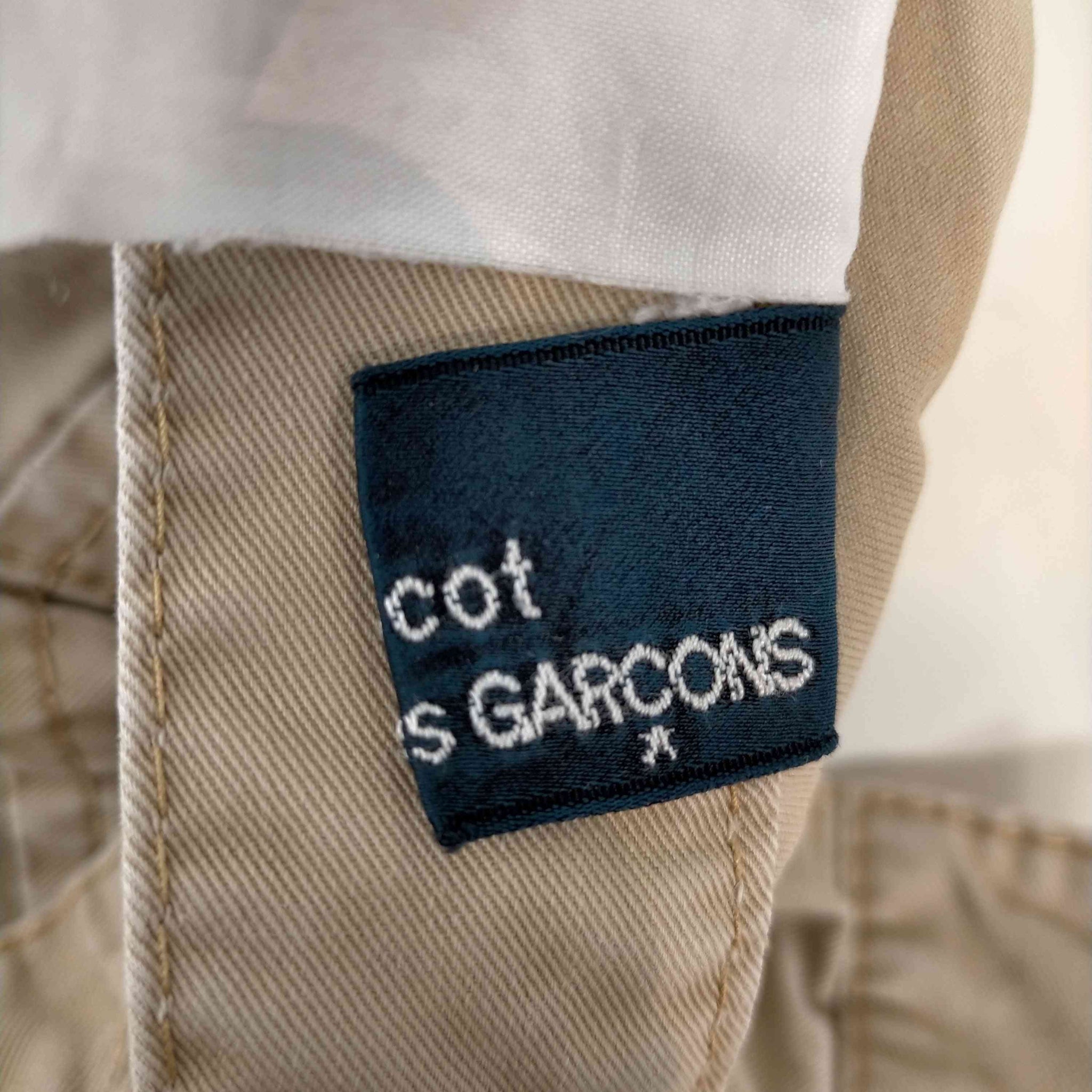 tricot COMME des GARCONS(トリココムデギャルソン)シンチバック クロップド丈 チノパンツ
