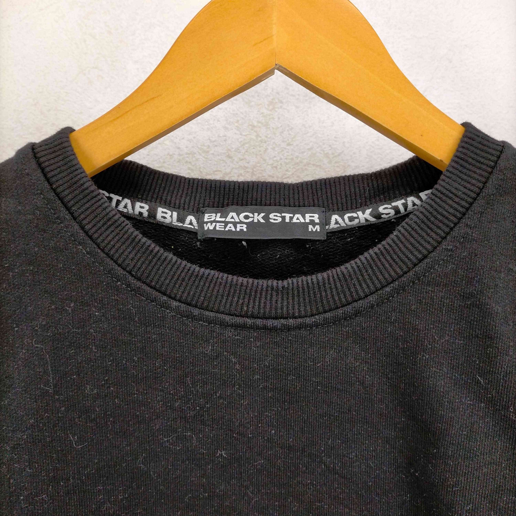USED古着(ユーズドフルギ)BLACK STAR WEAR MADE IN RUSSIA ライフル刺繍スウェット