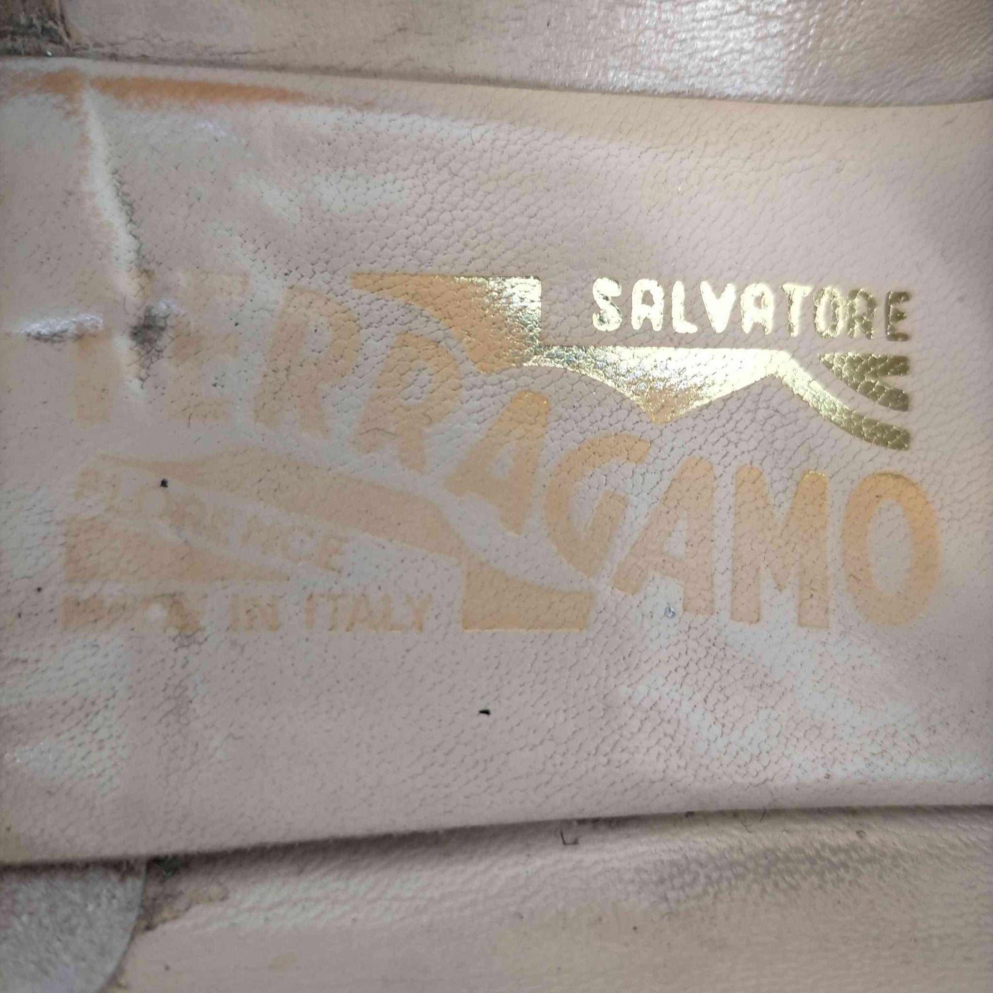 Salvatore Ferragamo(サルヴァトーレフェラガモ)ALICE ガンチーニ